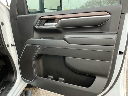 Used 2024 Chevrolet Silverado 2500 LT AWD/4WD image 40