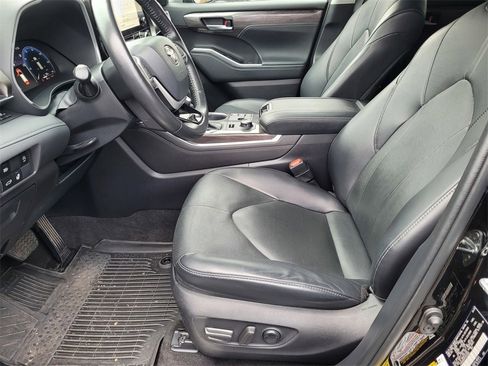 Used 2023 Toyota Highlander Limited image 24