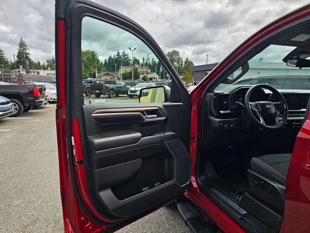 Used 2024 Chevrolet Silverado 1500 LT AWD/4WD image 17