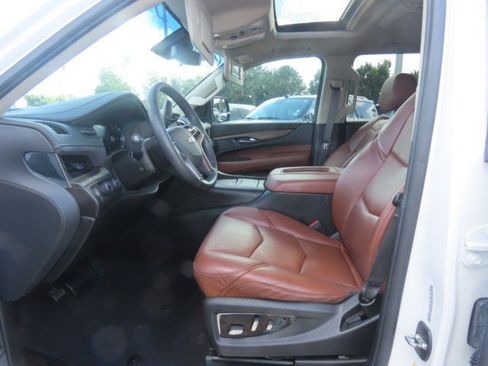 Used 2017 Cadillac Escalade Luxury AWD/4WD image 26