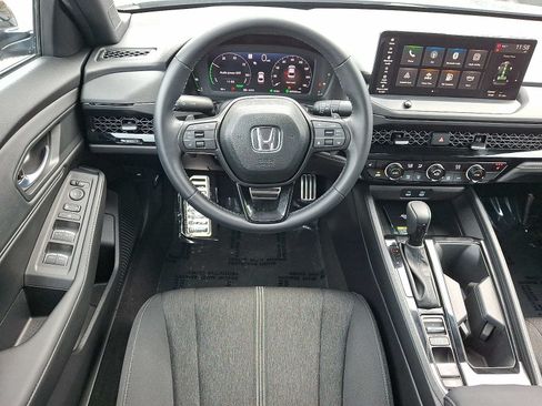 Used 2025 Honda Accord Sport image 11