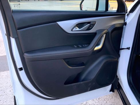 Used 2025 Chevrolet Blazer LT image 18