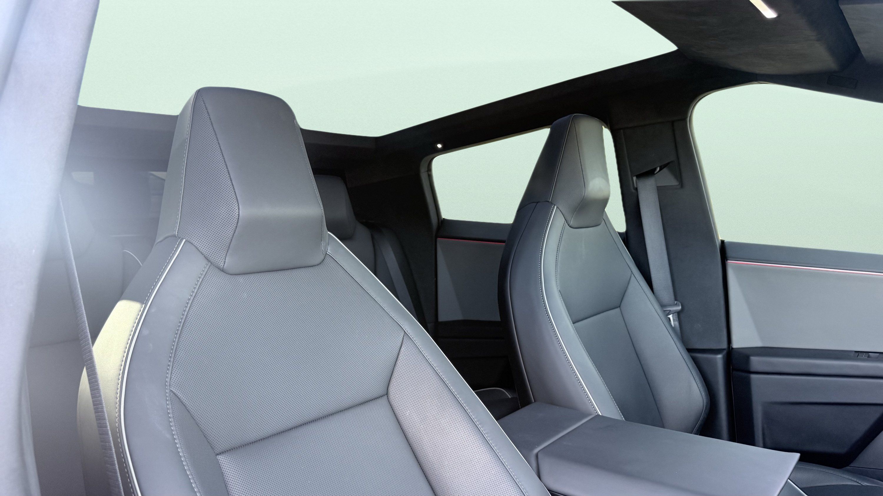 Used 2024 Tesla Cybertruck AWD Crew Cab image 43