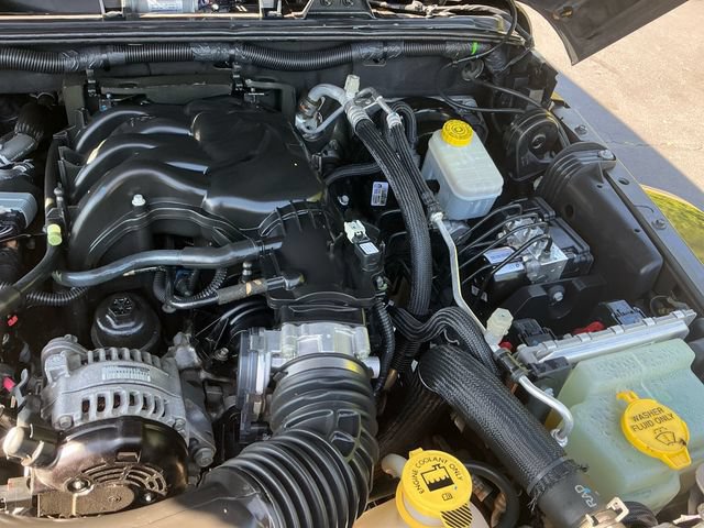 Used 2018 Jeep Wrangler Unlimited Sahara w/ Connectivity Group AWD/4WD image 20