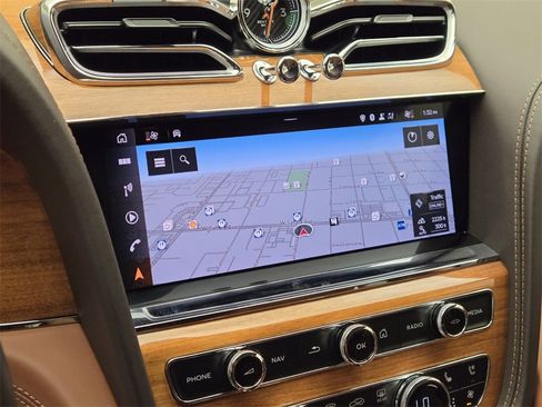 Certified 2022 Bentley Bentayga V8 image 37