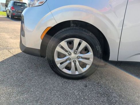 Used 2020 Kia Soul LX image 11