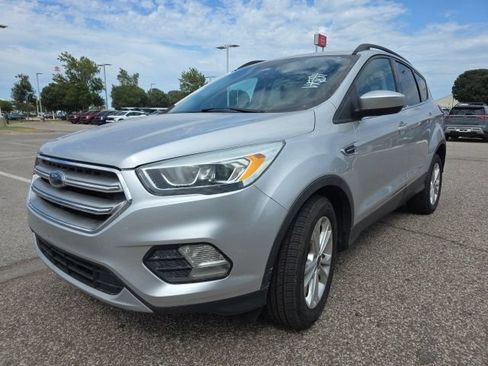 Used 2017 Ford Escape SE w/ Equipment Group 201A FWD image 3