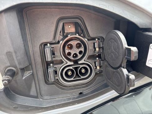 Used 2023 Nissan Ariya AWD image 10