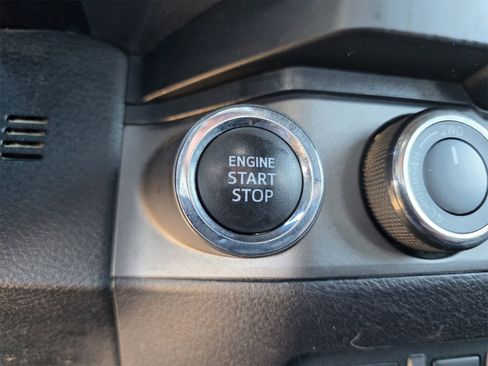 Used 2021 Toyota Tacoma TRD Off-Road image 16