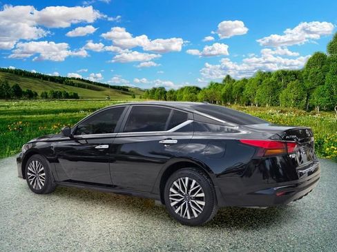 Used 2023 Nissan Altima 2.5 SV AWD/4WD image 4