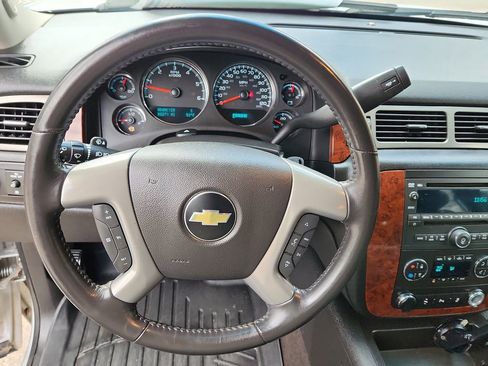 Used 2014 Chevrolet Suburban LT w/ Luxury Package image 21