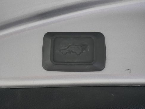 Used 2016 Toyota RAV4 XLE image 24