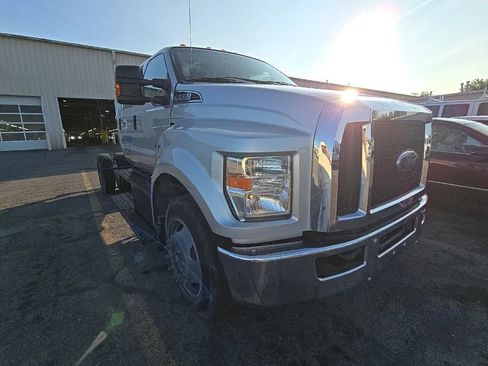 Used 2019 Ford F650 2WD Crew Cab Super Duty image 3