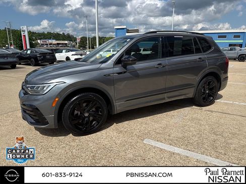 Used 2023 Volkswagen Tiguan SE R-Line FWD image 2
