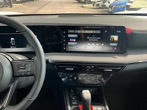 Used 2025 Nissan Kicks SR w/ SR Premium Package FWD image 6