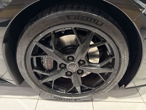 Used 2022 Chevrolet Corvette Stingray Coupe w/ Z51 Performance Package image 11