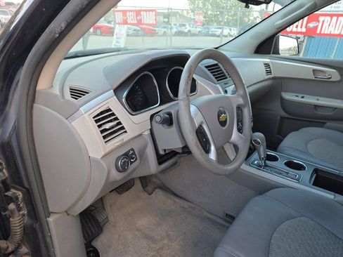 Used 2011 Chevrolet Traverse LS image 25