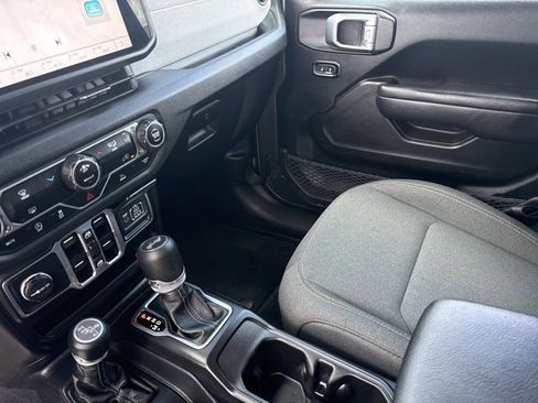 Used 2025 Jeep Wrangler Unlimited Sport AWD/4WD image 16