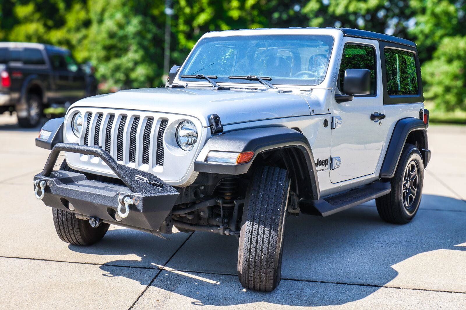 Used 2023 Jeep Wrangler Sport AWD/4WD image 3