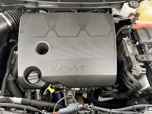 Used 2023 Chevrolet Traverse LS AWD/4WD image 40