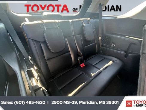 Used 2023 Ford Explorer Limited image 21