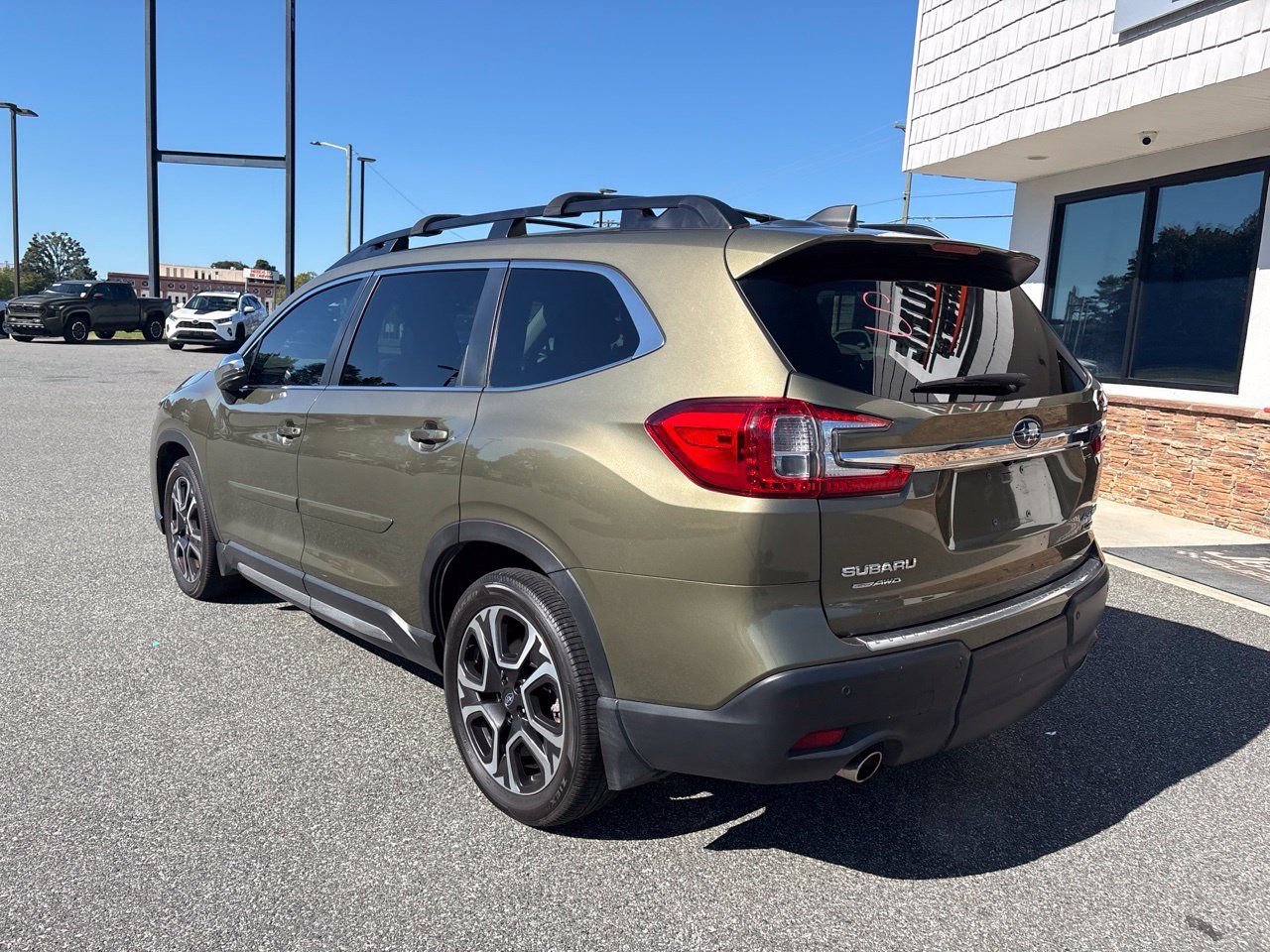 Used 2023 Subaru Ascent Limited w/ Technology Package AWD/4WD image 7