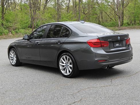 Used 2018 BMW 320i xDrive Sedan w/ Convenience Package AWD/4WD image 7