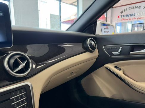 Used 2019 Mercedes-Benz CLA 250 image 44