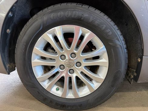 Used 2015 Toyota Sienna XLE FWD image 26