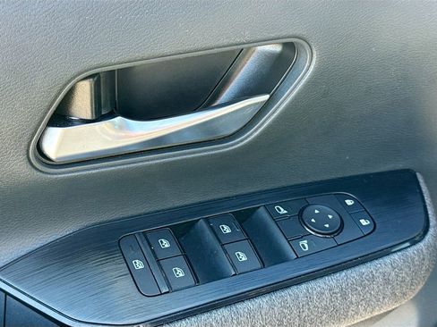 Used 2025 Nissan Kicks SV image 14