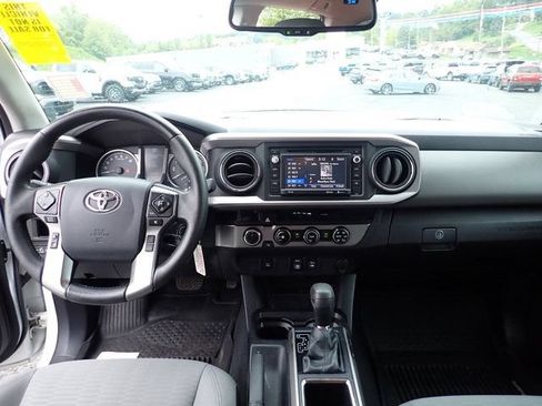 Used 2018 Toyota Tacoma SR5 AWD/4WD image 13