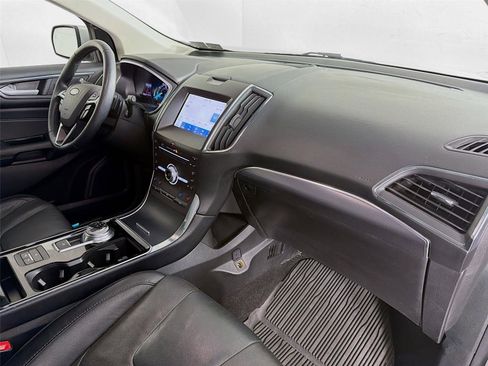 Used 2019 Ford Edge Titanium w/ Equipment Group 301A AWD/4WD image 30