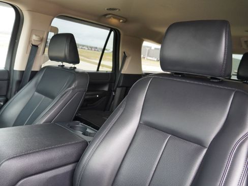 Used 2024 Ford Expedition XLT image 10