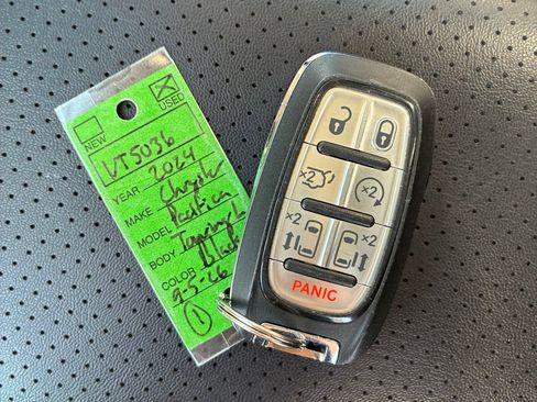 Used 2024 Chrysler Pacifica Touring-L FWD image 14