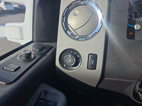 Used 2014 Ford F550 4x4 Crew Cab Super Duty w/ Lariat Interior Package image 25