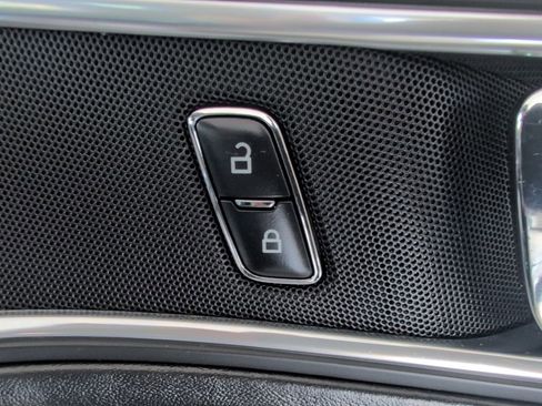 Used 2018 Ford Explorer Platinum image 47