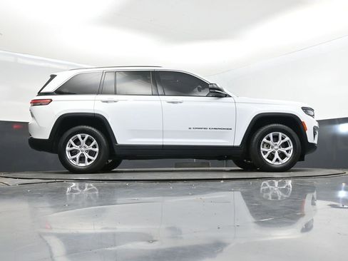 Used 2022 Jeep Grand Cherokee Limited image 46