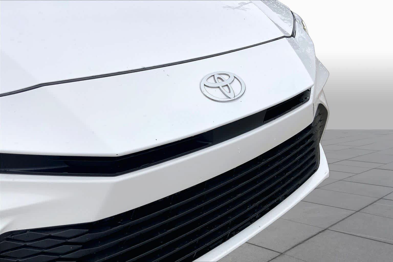 Used 2025 Toyota Camry LE w/ Convenience Package FWD image 29