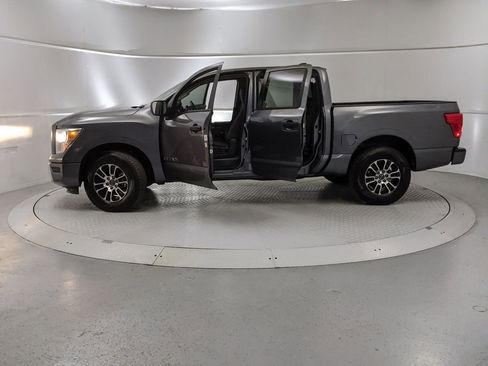 Used 2024 Nissan Titan SV image 11