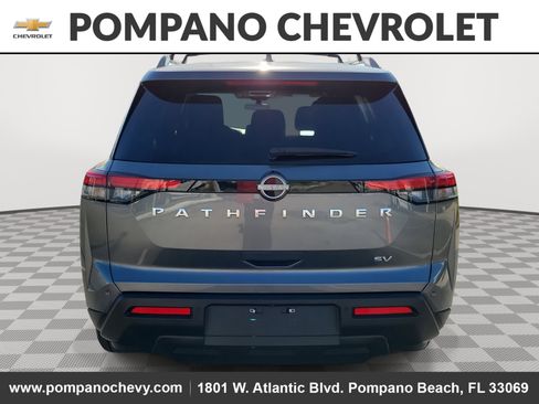 Used 2022 Nissan Pathfinder SV image 4