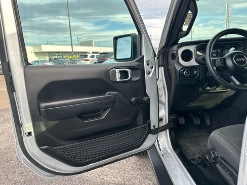 Used 2024 Jeep Gladiator Sport AWD/4WD image 9