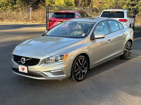 Used 2018 Volvo S60 T5 Dynamic image 5
