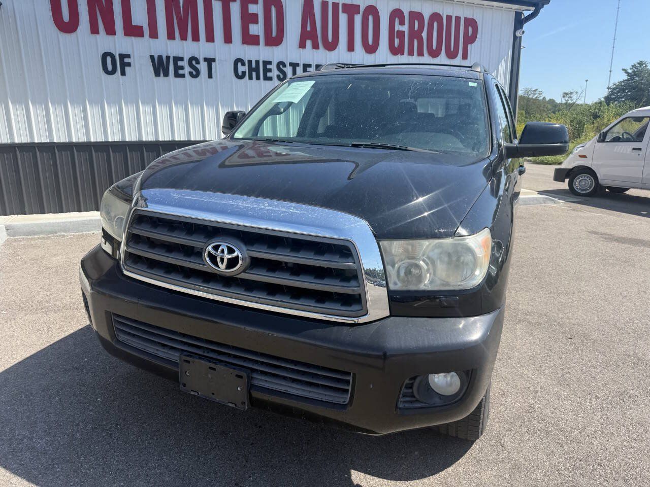 Used 2017 Toyota Sequoia SR5 RWD image 2