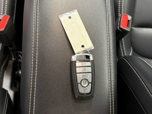 Used 2025 Ford Escape Platinum AWD/4WD image 32