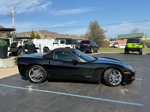 Used 2007 Chevrolet Corvette Convertible RWD image 2