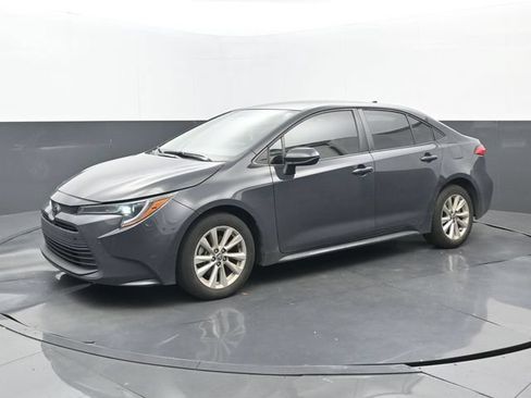 Used 2024 Toyota Corolla LE w/ LE Convenience Package FWD image 8