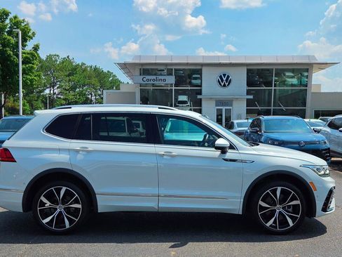 Used 2022 Volkswagen Tiguan SEL R-Line AWD/4WD image 6