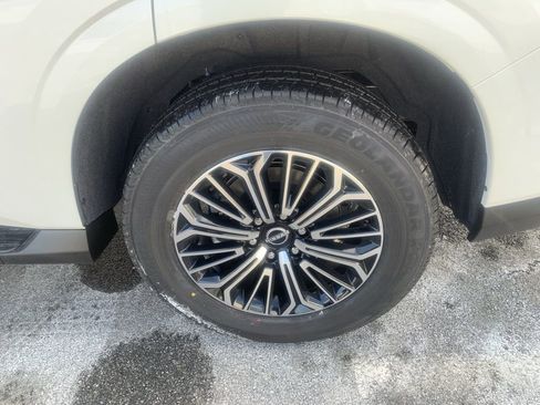 New 2026 Nissan Armada SL w/ Captain's Chari Seat Package AWD/4WD image 10