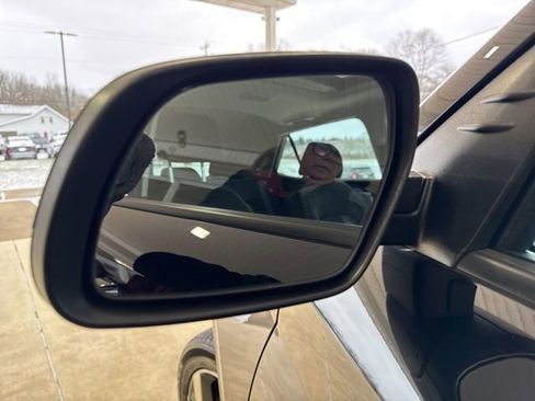 Used 2023 Hyundai Venue SEL image 31