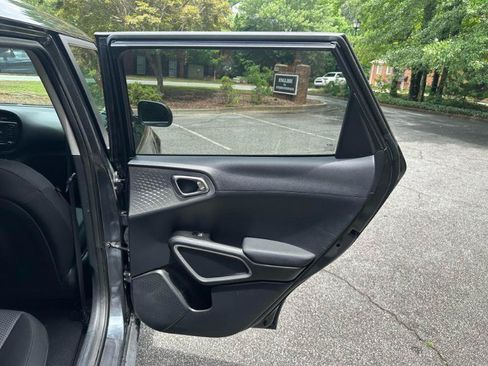 Used 2022 Kia Soul LX FWD image 36